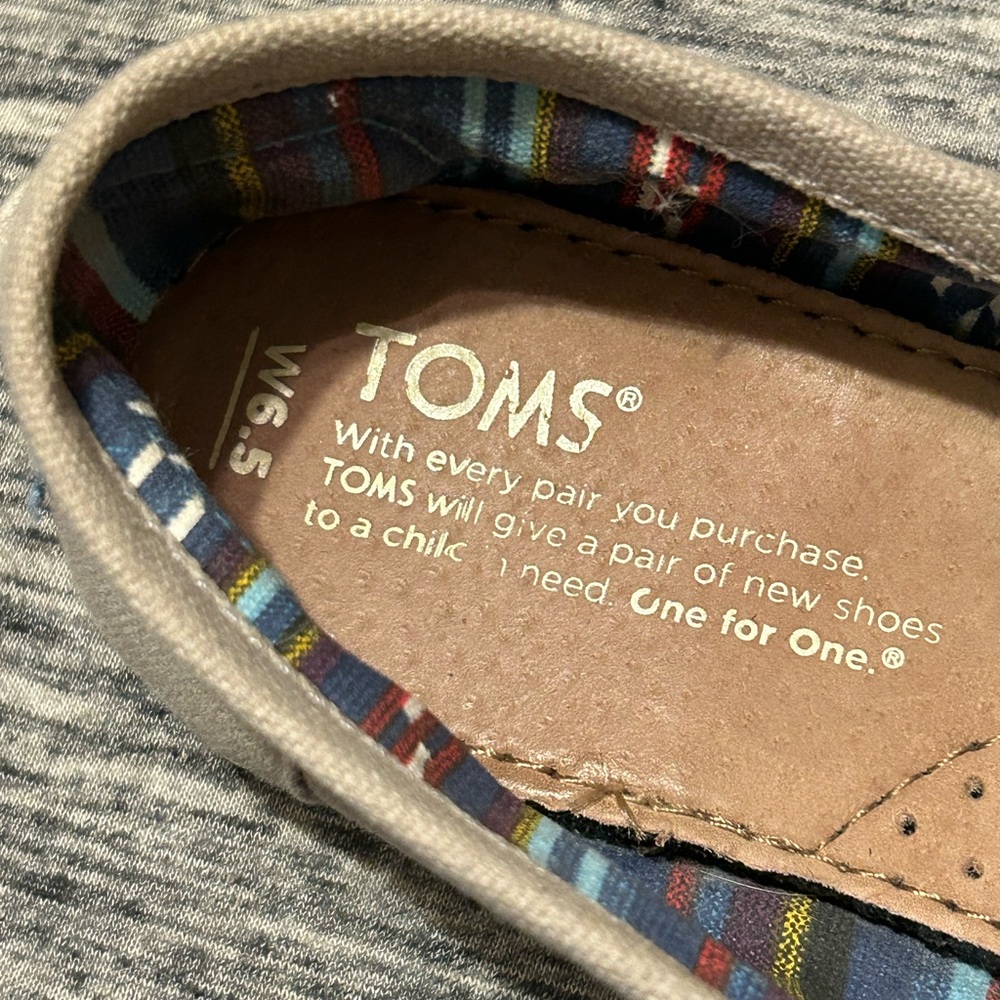 Toms Light Grey Slip Ons Size 6.5 Ladies - Picture 4 of 5